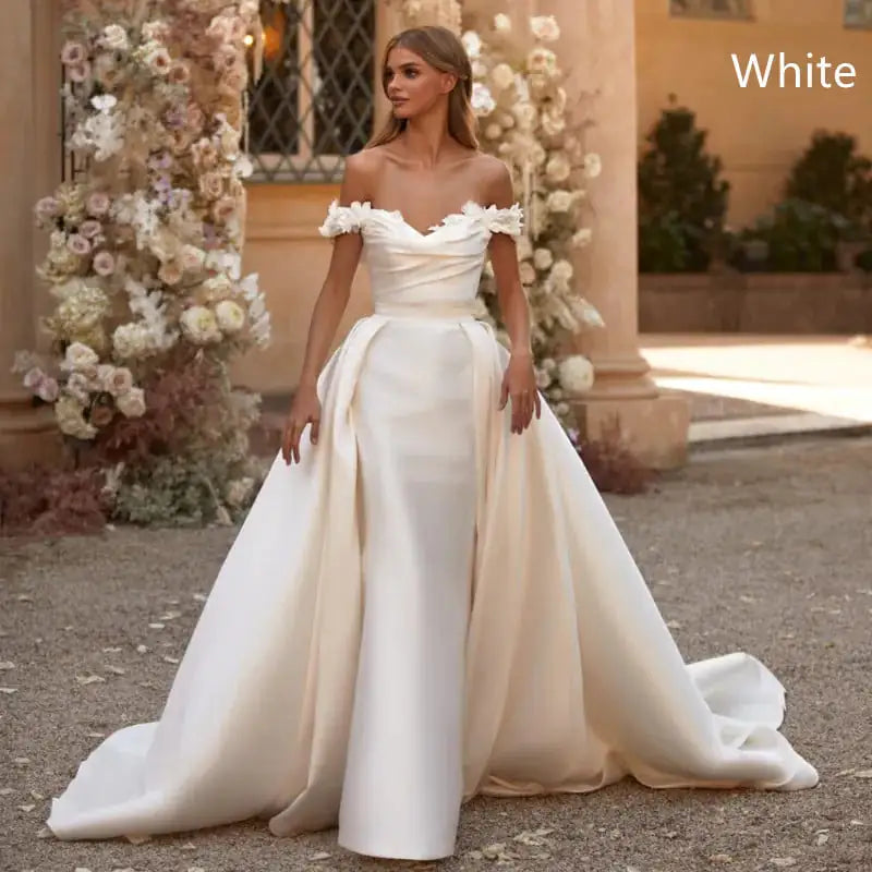 Charming Gown With A Ruched Bodice And Removeable Train
