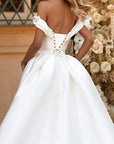 Charming Gown With A Ruched Bodice And Removeable Train